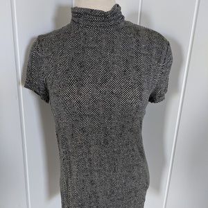 Fitted short sleeved top